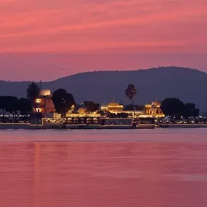 jagmandir-island-palace.udaipurhotels.org/