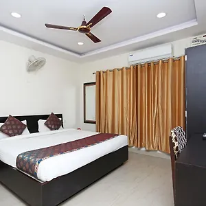 Sahu Near Kashi Vishwanath Temple Gate Hotel